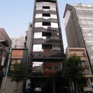 8階建てのビル